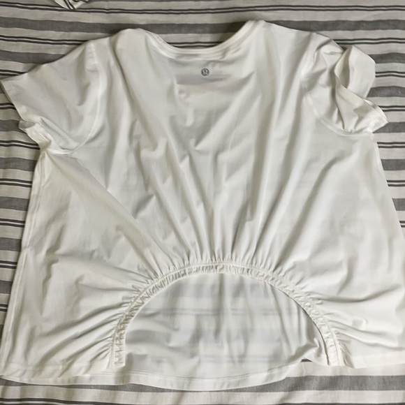 Cute cut back running shirt - Picture 2 of 2